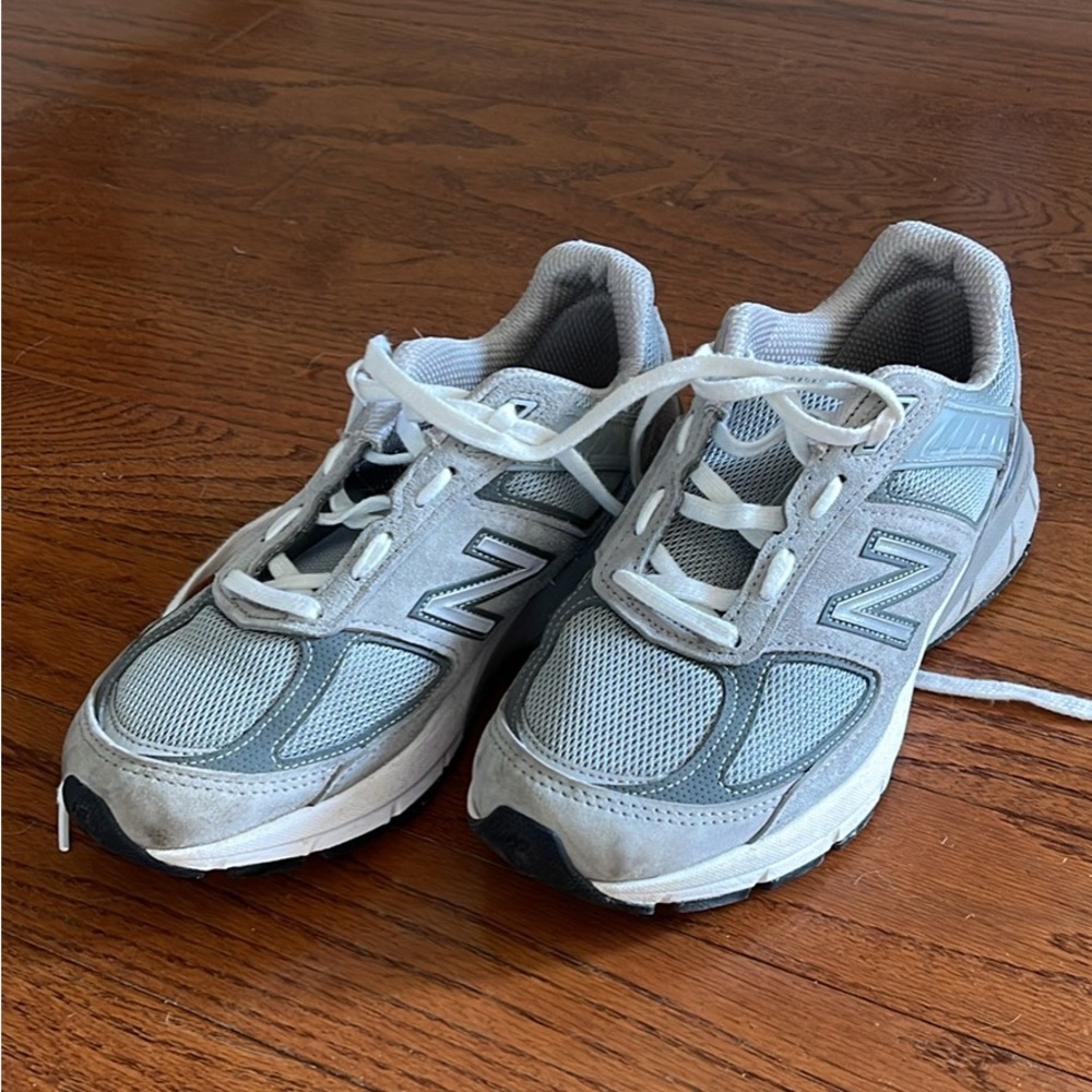 Excellent condition New Balance 990v5.